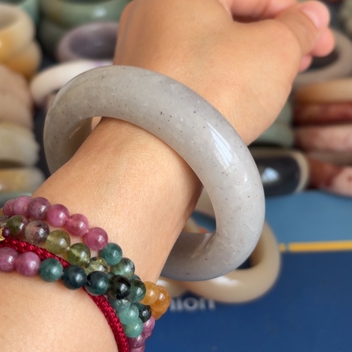 石英质玉未镶嵌手镯