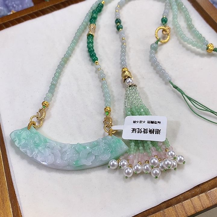 翡翠未镶嵌颈饰翡翠吊坠