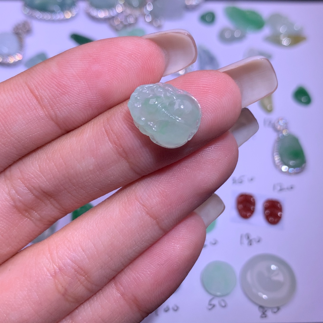 翡翠颈饰未镶嵌貔貅