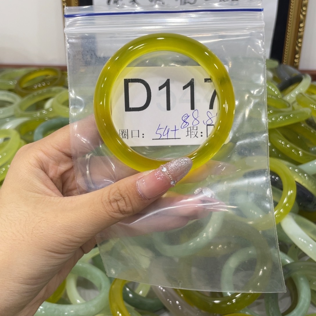 未镶嵌蛇纹石玉颈饰小****?