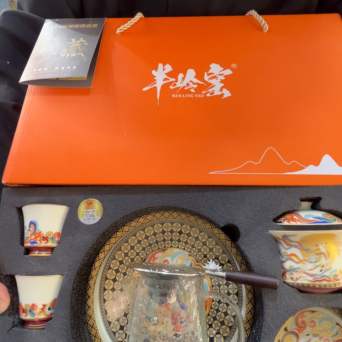 这些盖碗很漂亮！！！