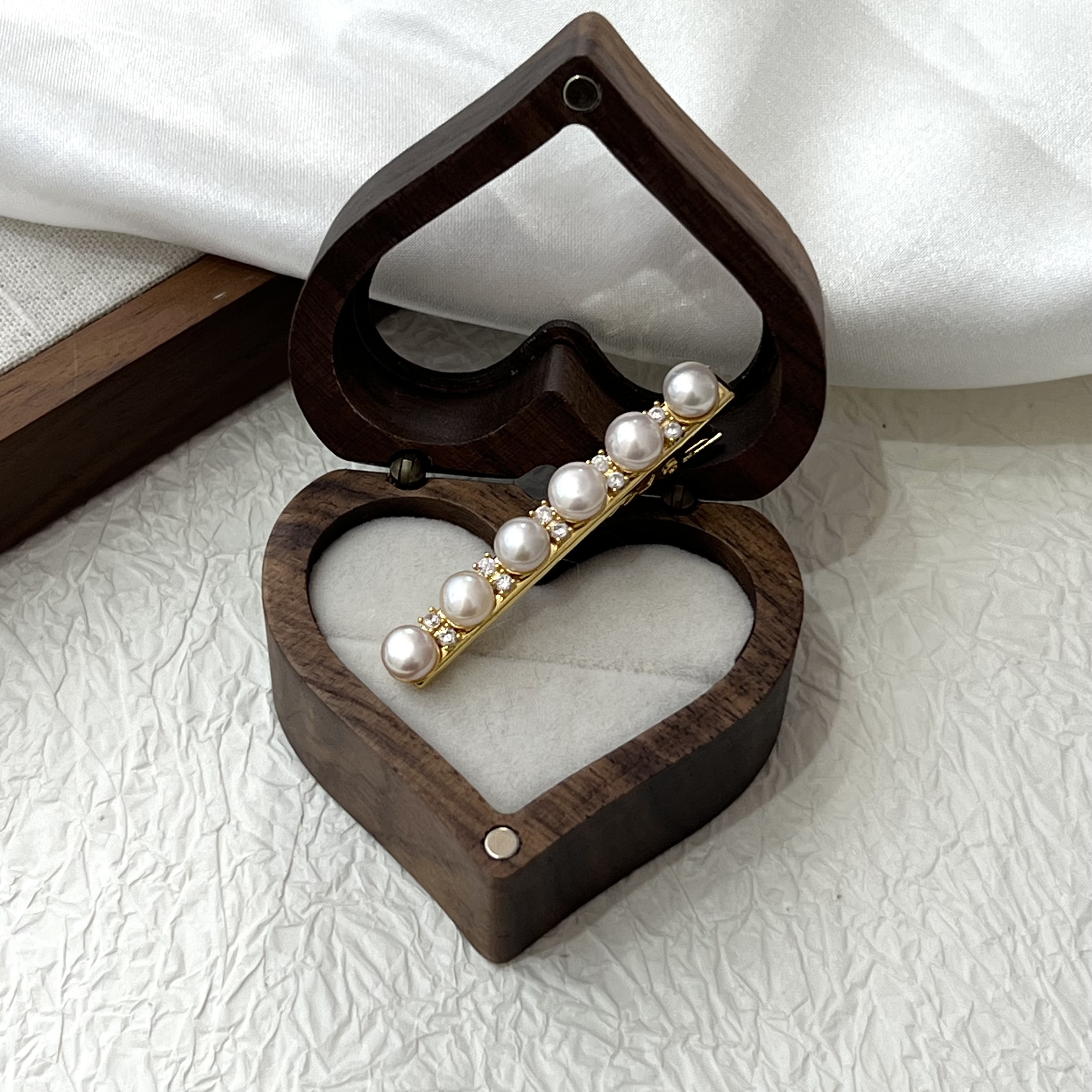 天然淡水珍珠莹润亮泽设计师款闪耀发卡/胸针铜合金