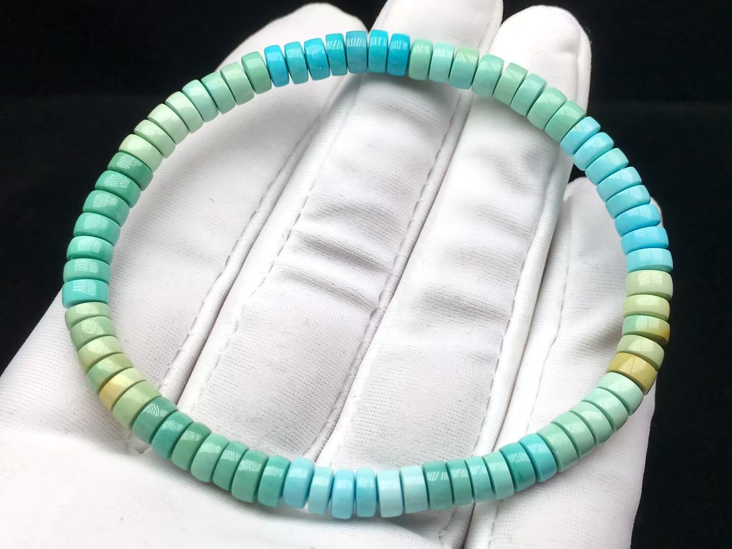 原矿高瓷精美特色渐变色彩虹绿松石直切单圈手串，色彩鲜艳，直径5+