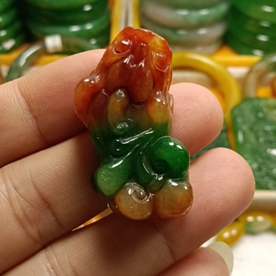 翡翠未镶嵌颈饰翡翠