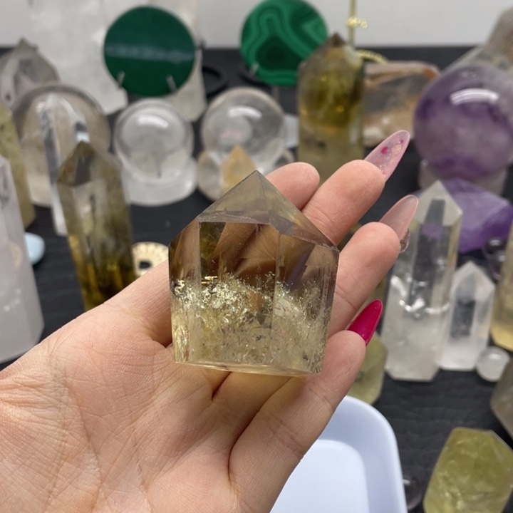 水晶68未镶嵌碳****了天然水晶