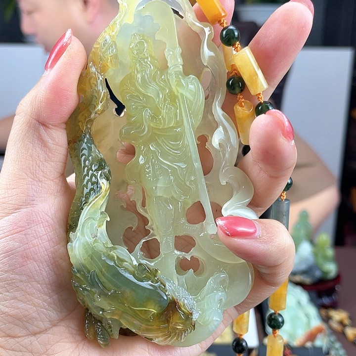 蛇纹石玉未镶嵌颈饰
