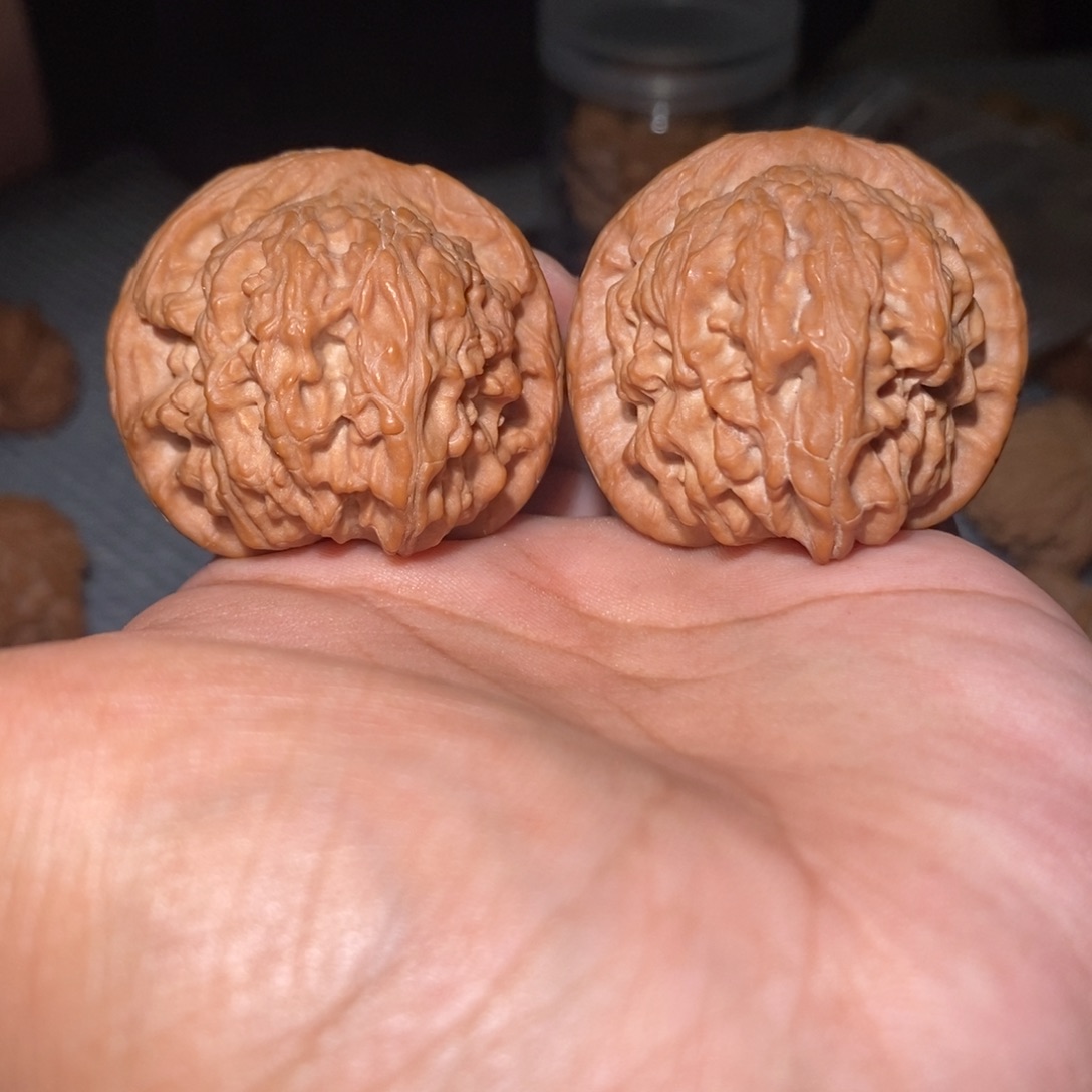 桃核吊坠43尺红狮子