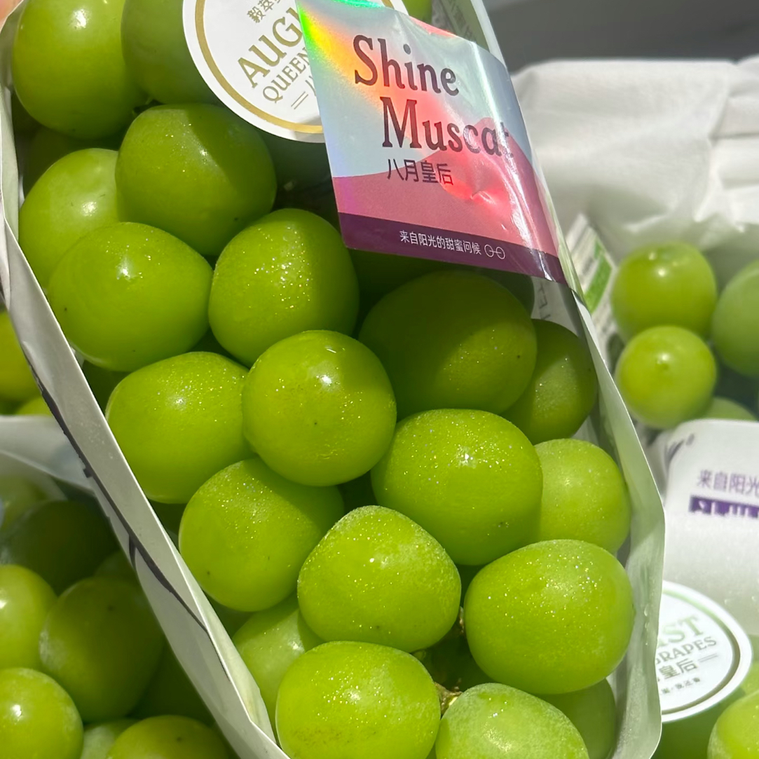 八月皇后晴王葡萄（整串800克）云南省