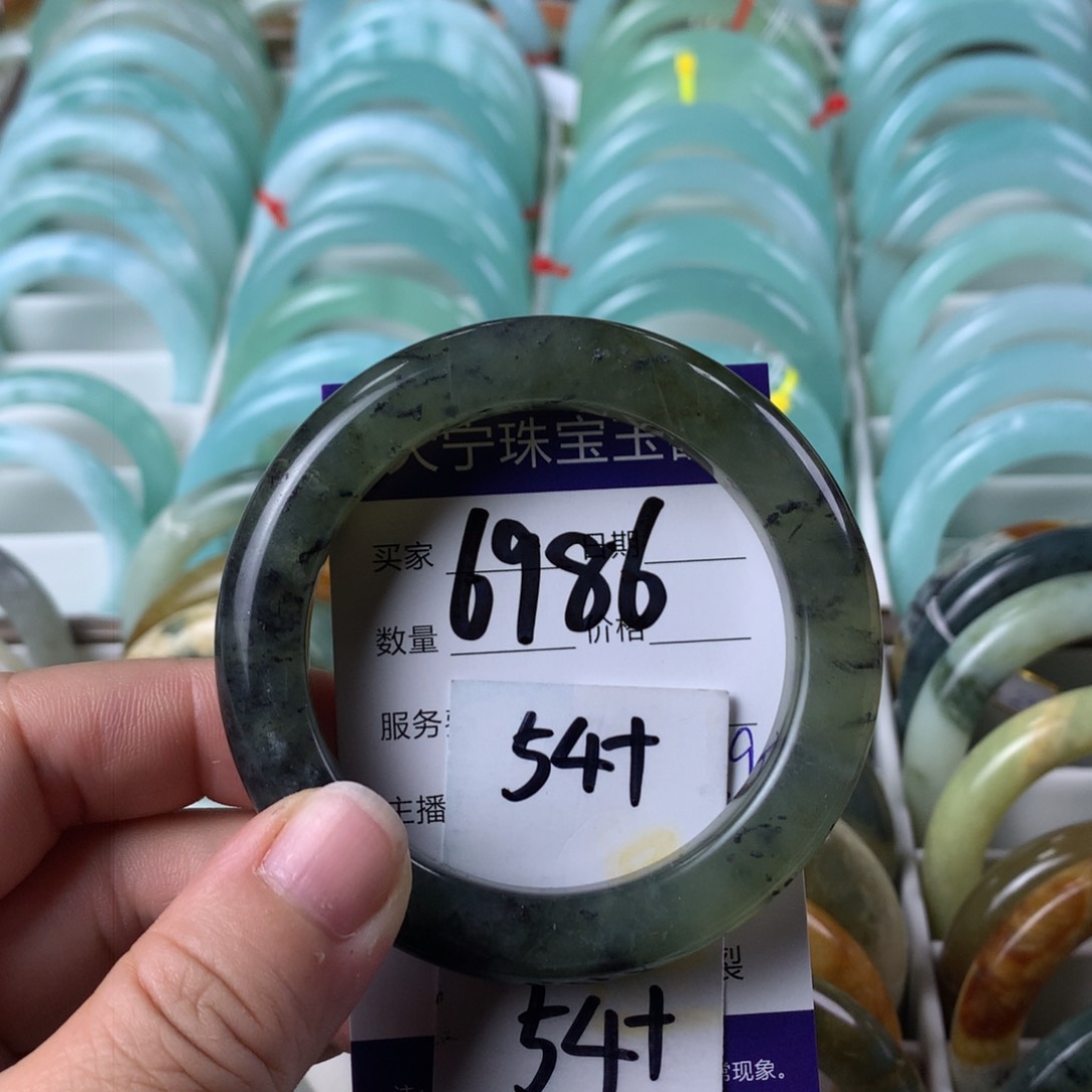 蛇纹石玉手镯未镶嵌7686