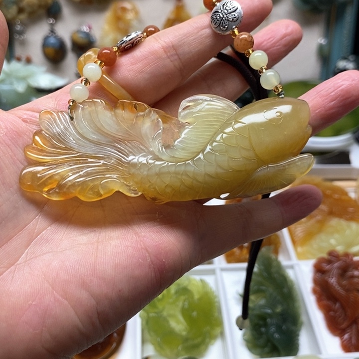 蛇纹石玉颈饰未镶嵌