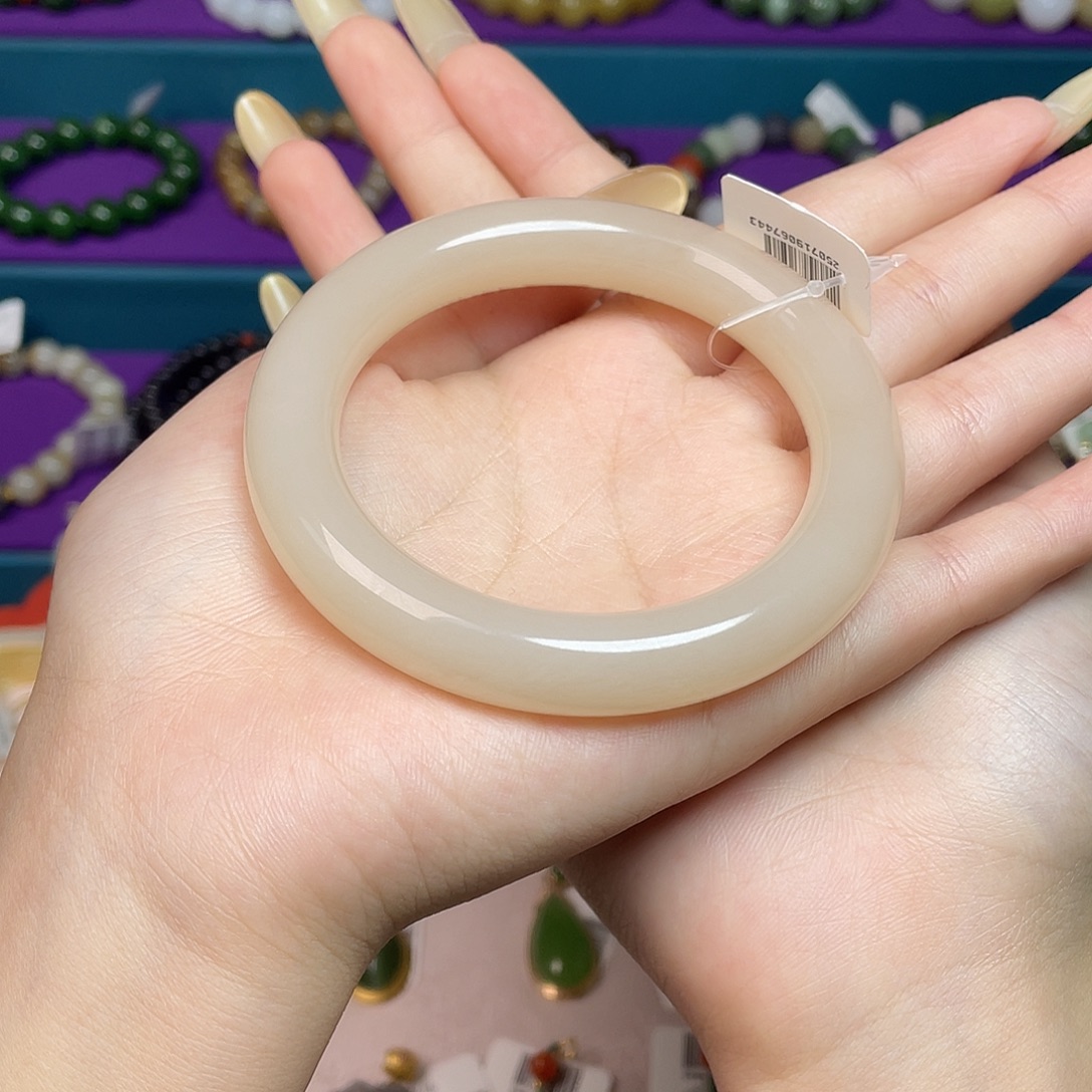 江***3和田玉未镶嵌手镯57