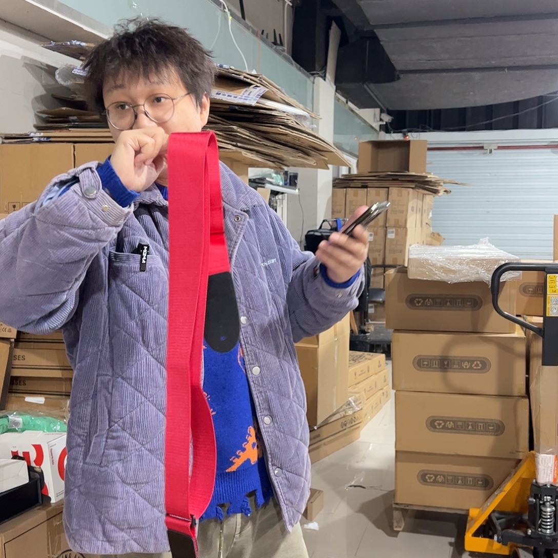 桃****猫ibanez红色背带