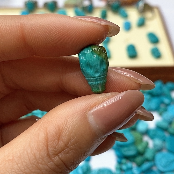 绿松石颈饰未镶嵌