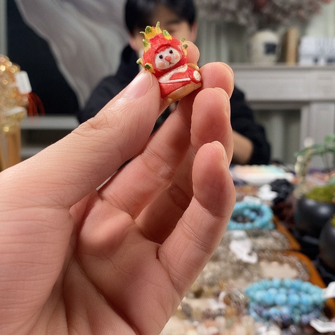 杨***依未镶嵌手链水晶我