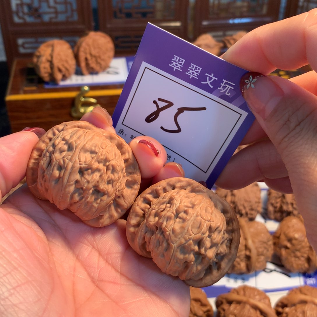 文玩核桃吊坠85号全品白狮子4.2