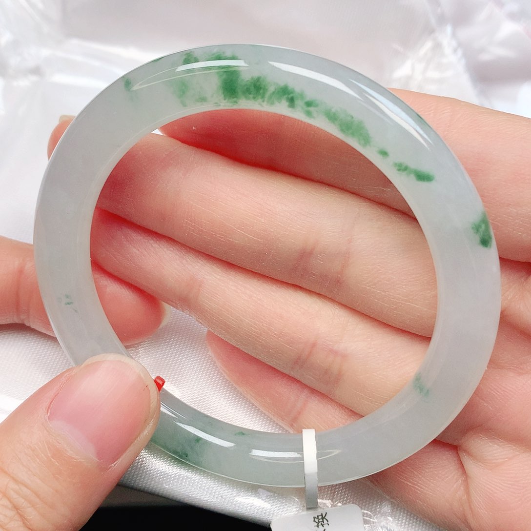 翡翠手镯未镶嵌抖音593