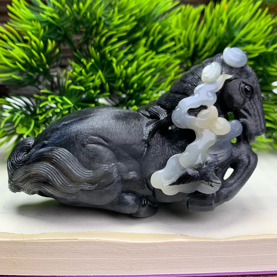 天然和田玉新疆青花料马踏飞燕手把件
