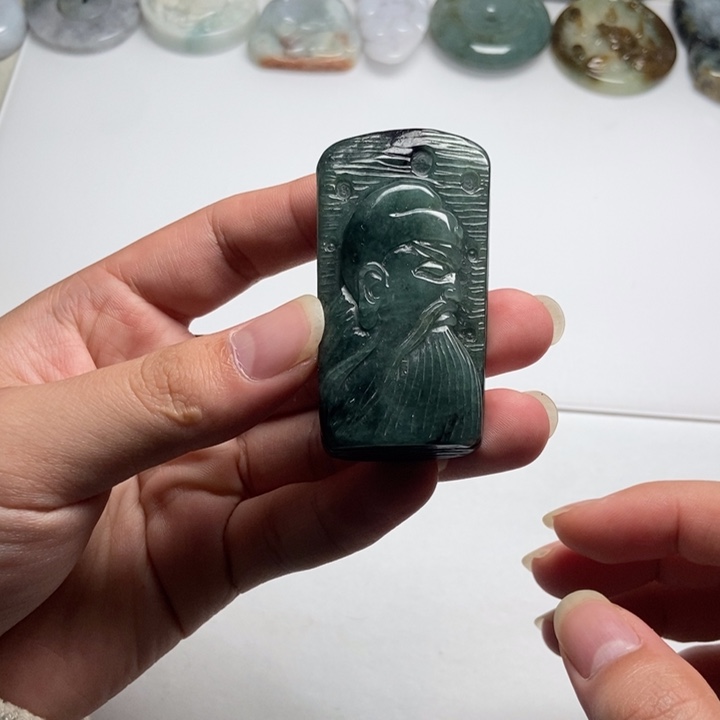翡翠未镶嵌颈饰关公12