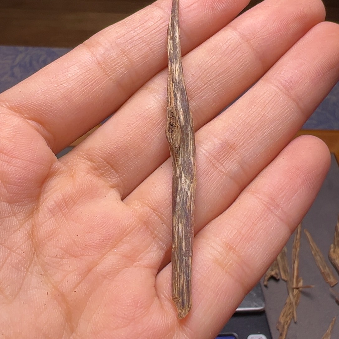 沉香沉香碎屑广东台山沉水老树心0.4克