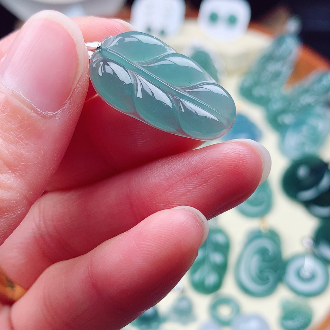 翡翠颈饰未镶嵌吊坠