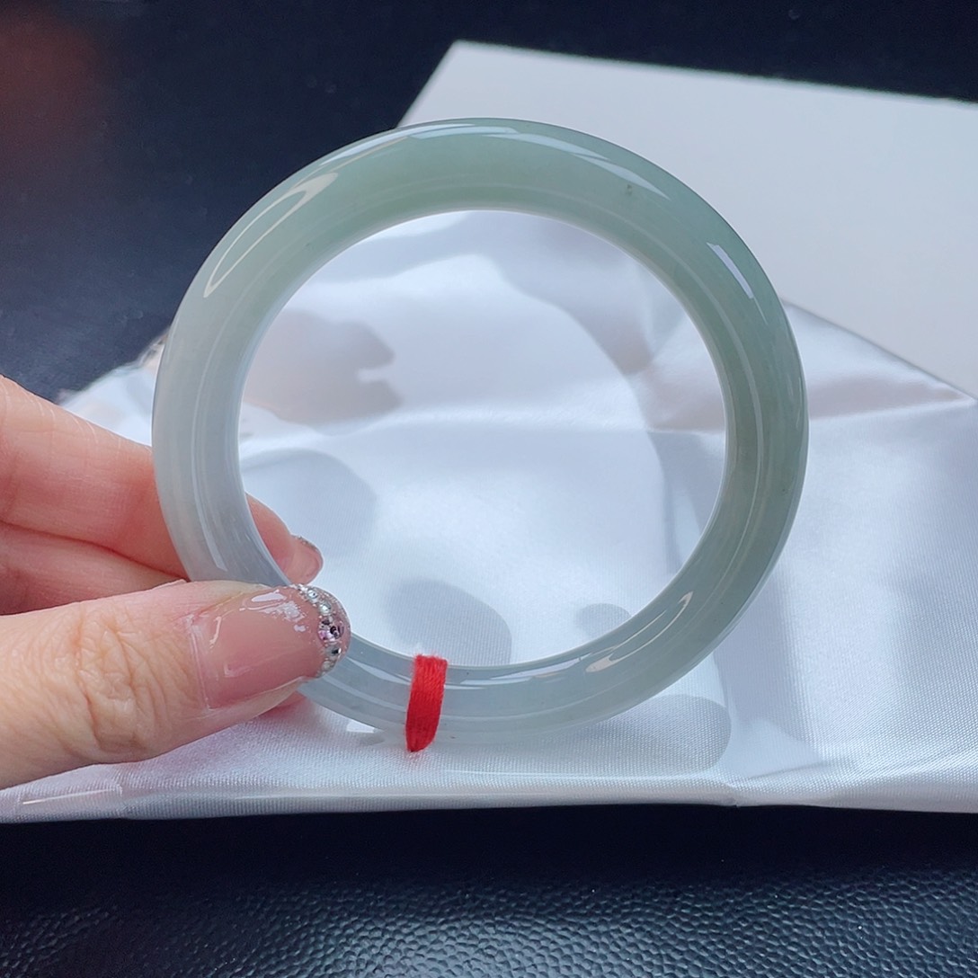 翡翠手镯未镶嵌翡翠