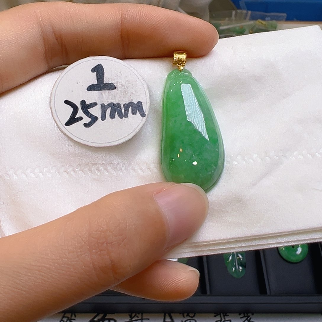 翡翠颈饰18K金镶嵌翡翠
