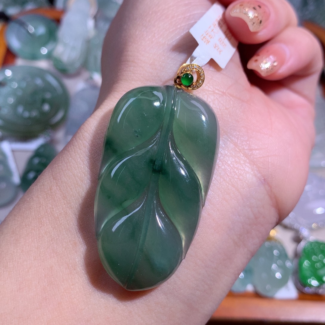 翡翠颈饰18K金镶嵌冰飘花叶子