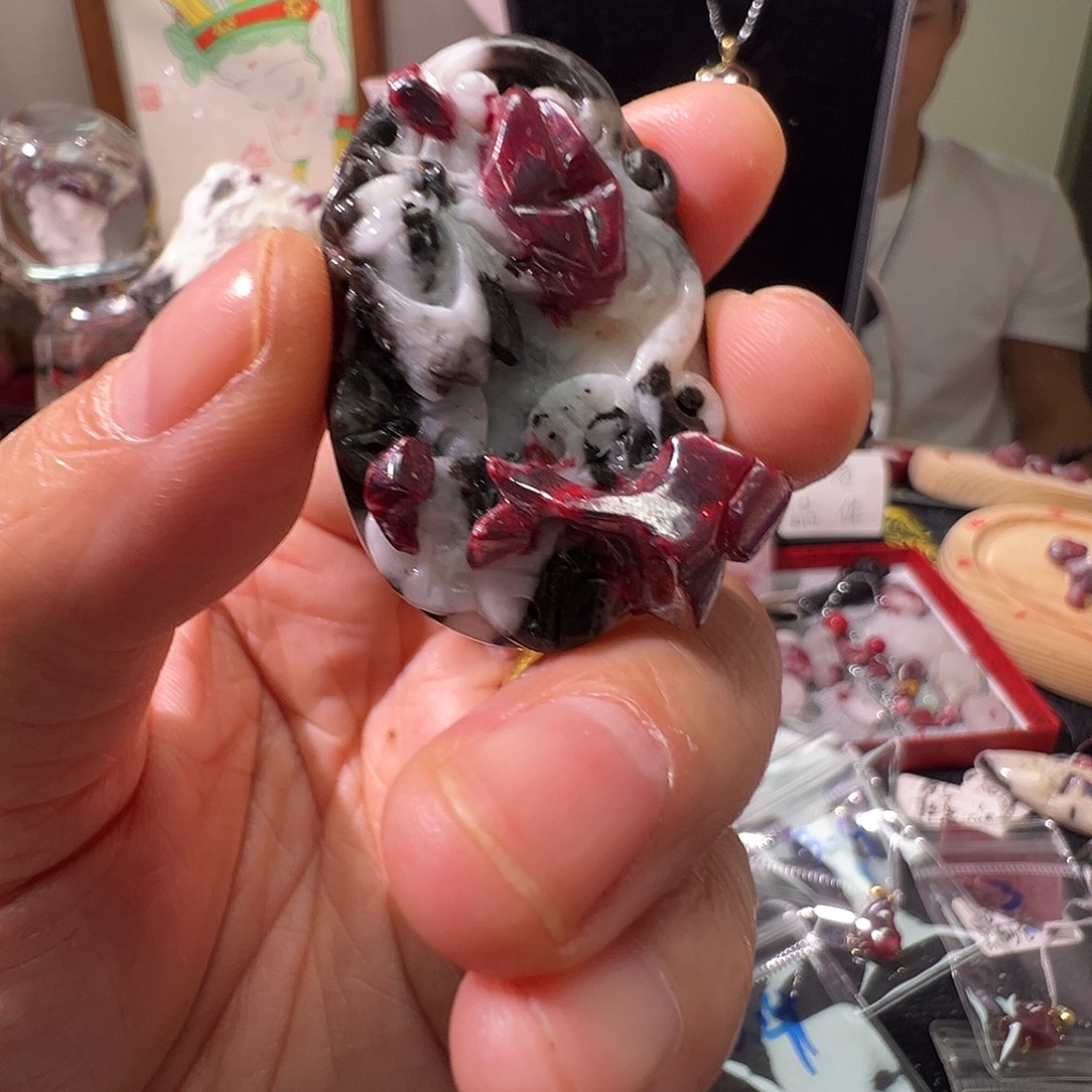 天然辰砂一鸣惊人大晶体