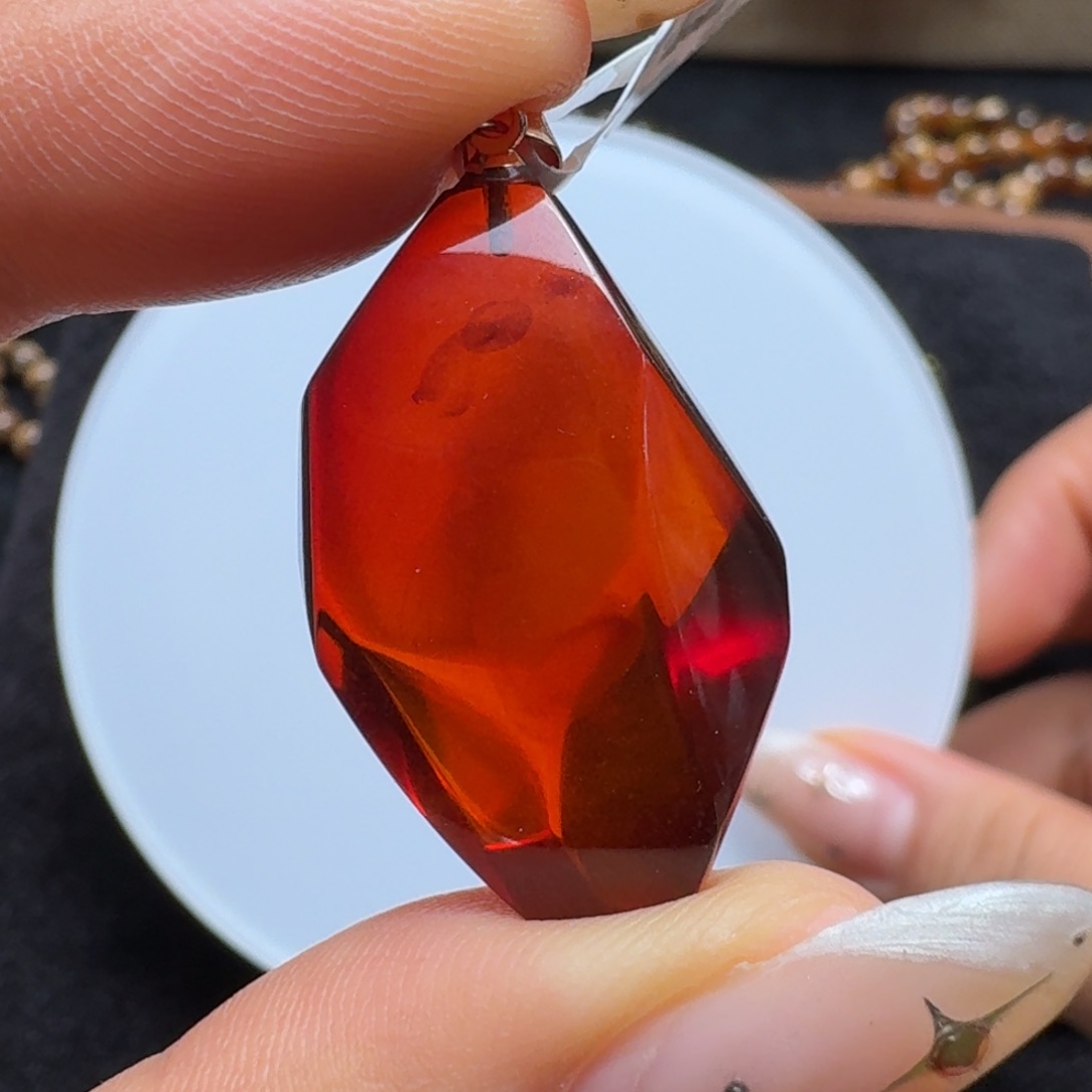 未镶嵌琥珀珠宝奇石血珀钻切吊坠