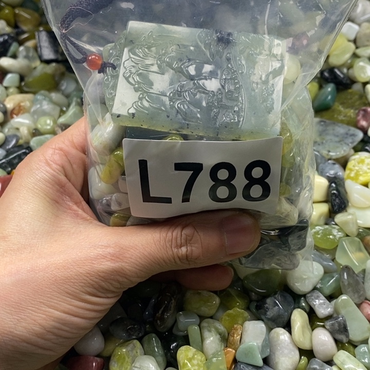 蛇纹石玉鱼缸石未镶嵌