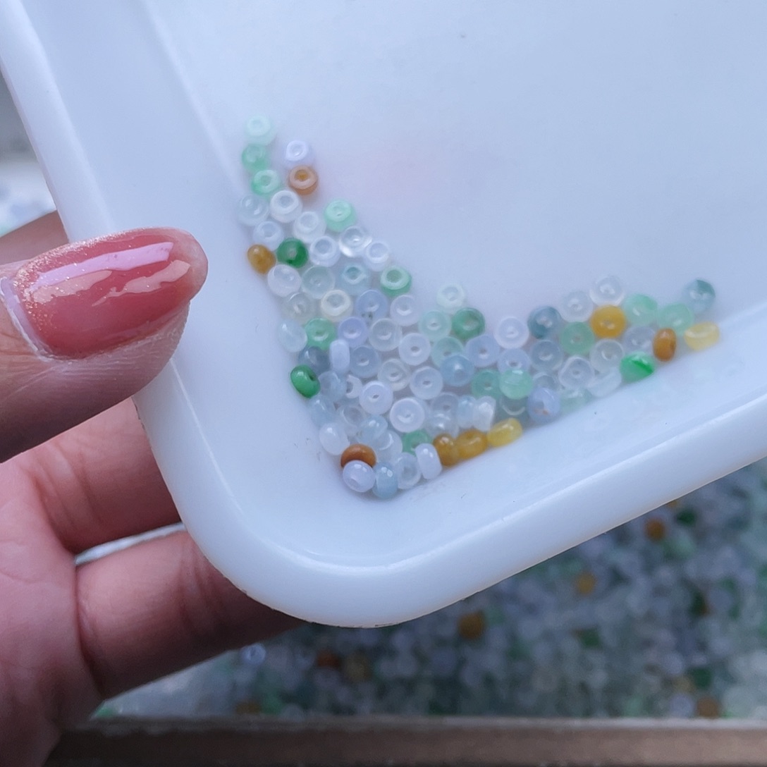 翡翠手链未镶嵌一***?