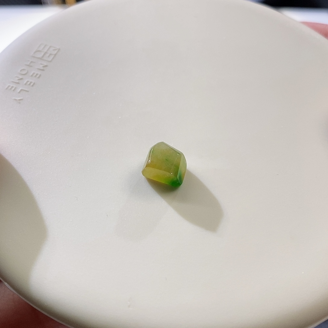 翡翠挂件未镶嵌随行