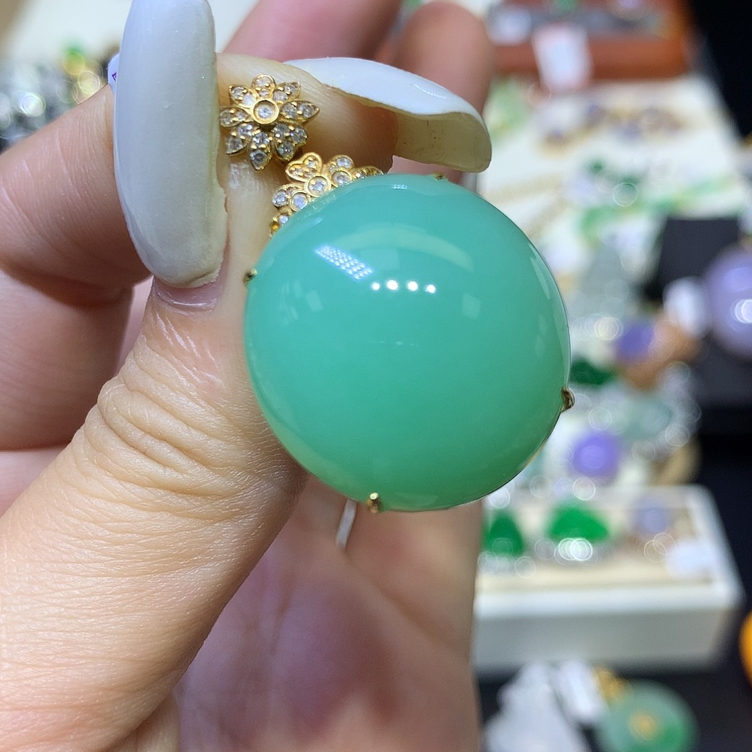 翡翠18K金镶嵌颈饰