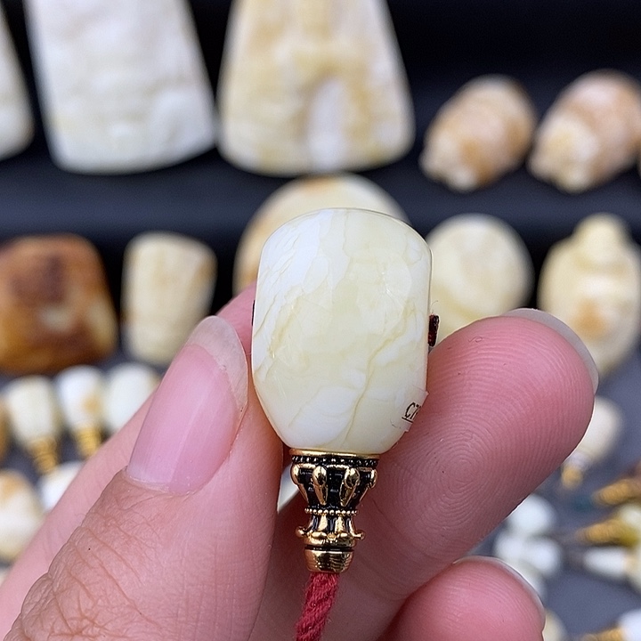 琥珀未镶嵌裸石14.9三通c799