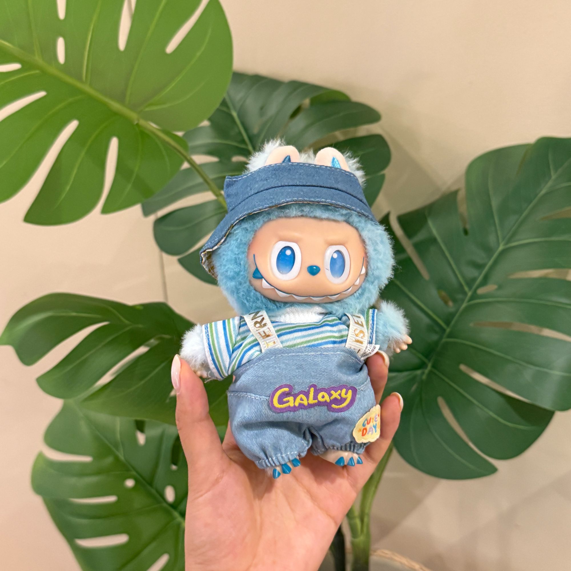 labubu一二三代通用labubu前方高能挂件17cm坐姿拉布布娃衣D00007