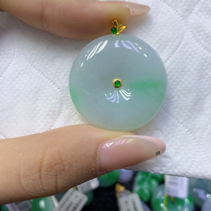 颈饰18K金镶嵌翡翠