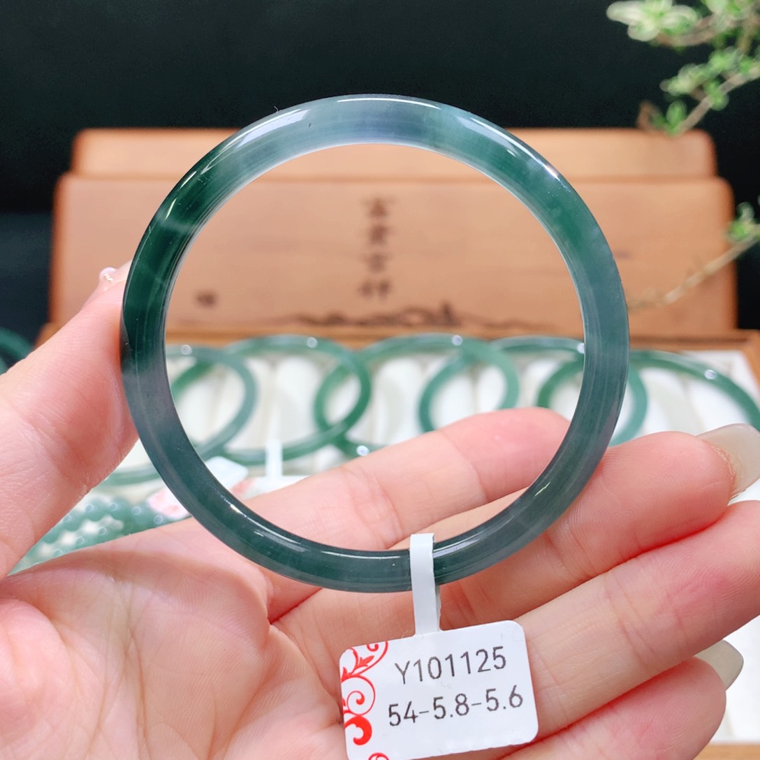 翡翠手镯未镶嵌天然