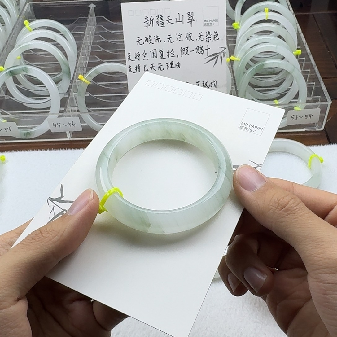 是***呀石英质玉（天山翠）未镶嵌手镯