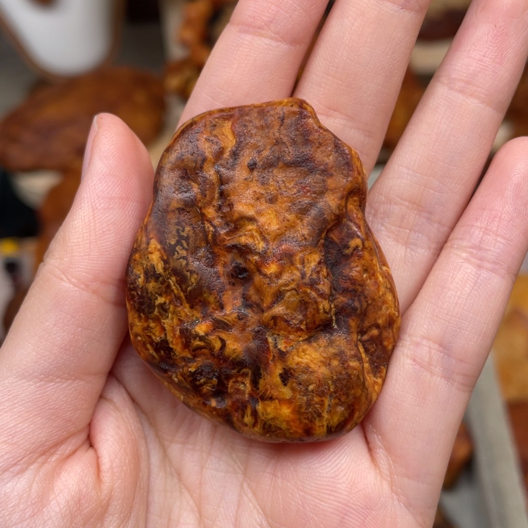 未镶嵌琥珀珠宝奇石