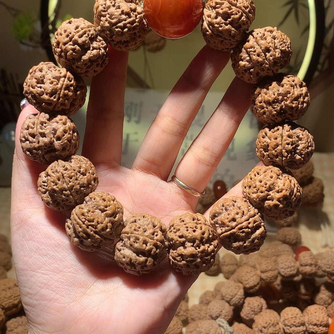 O***登金刚菩提手串26。    