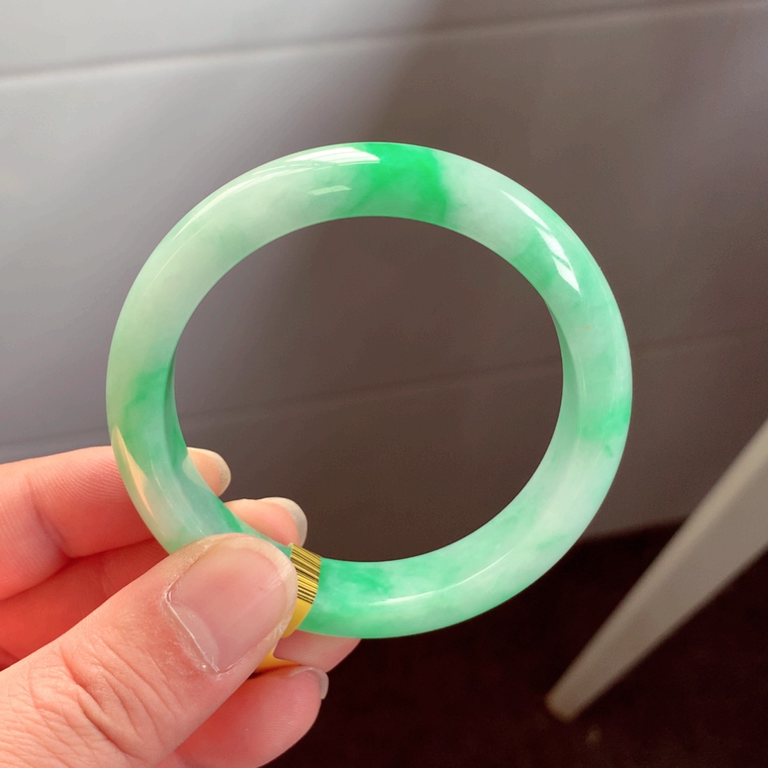 翡翠手镯未镶嵌缅甸翡翠