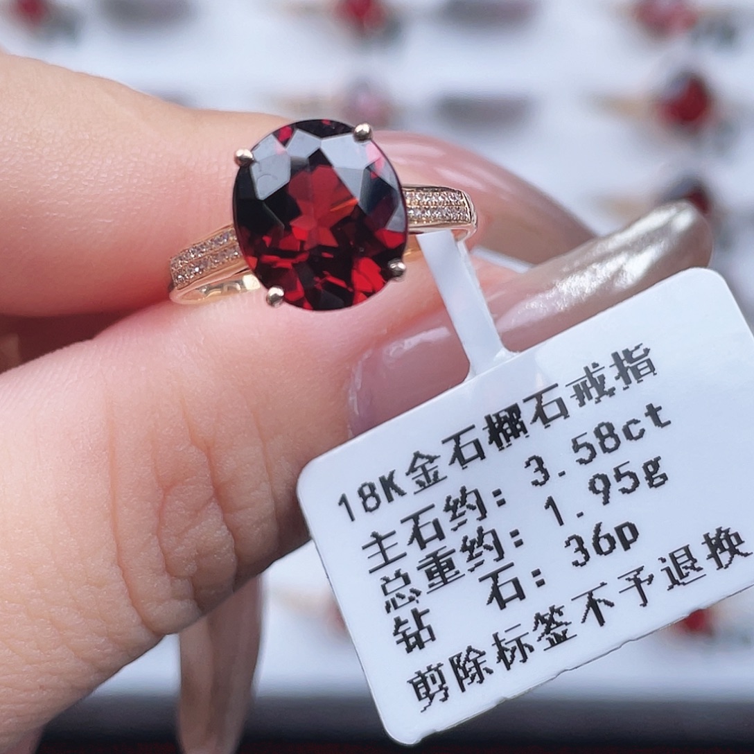 18K金镶嵌戒指石榴石