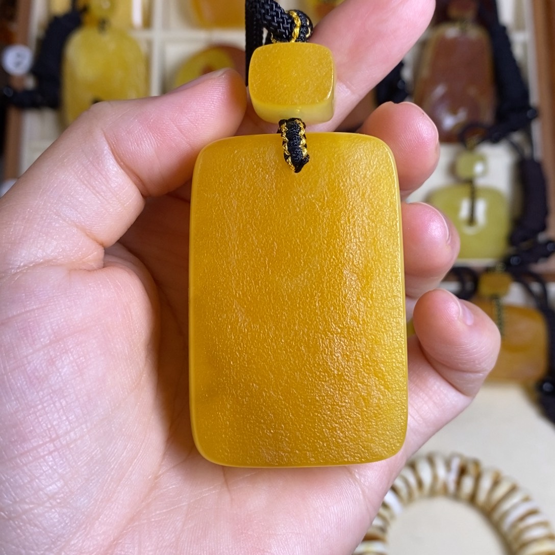 白***啡未镶嵌蜜蜡裸石大漠