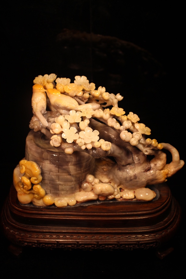 寿山石紫芙蓉，锦上添花