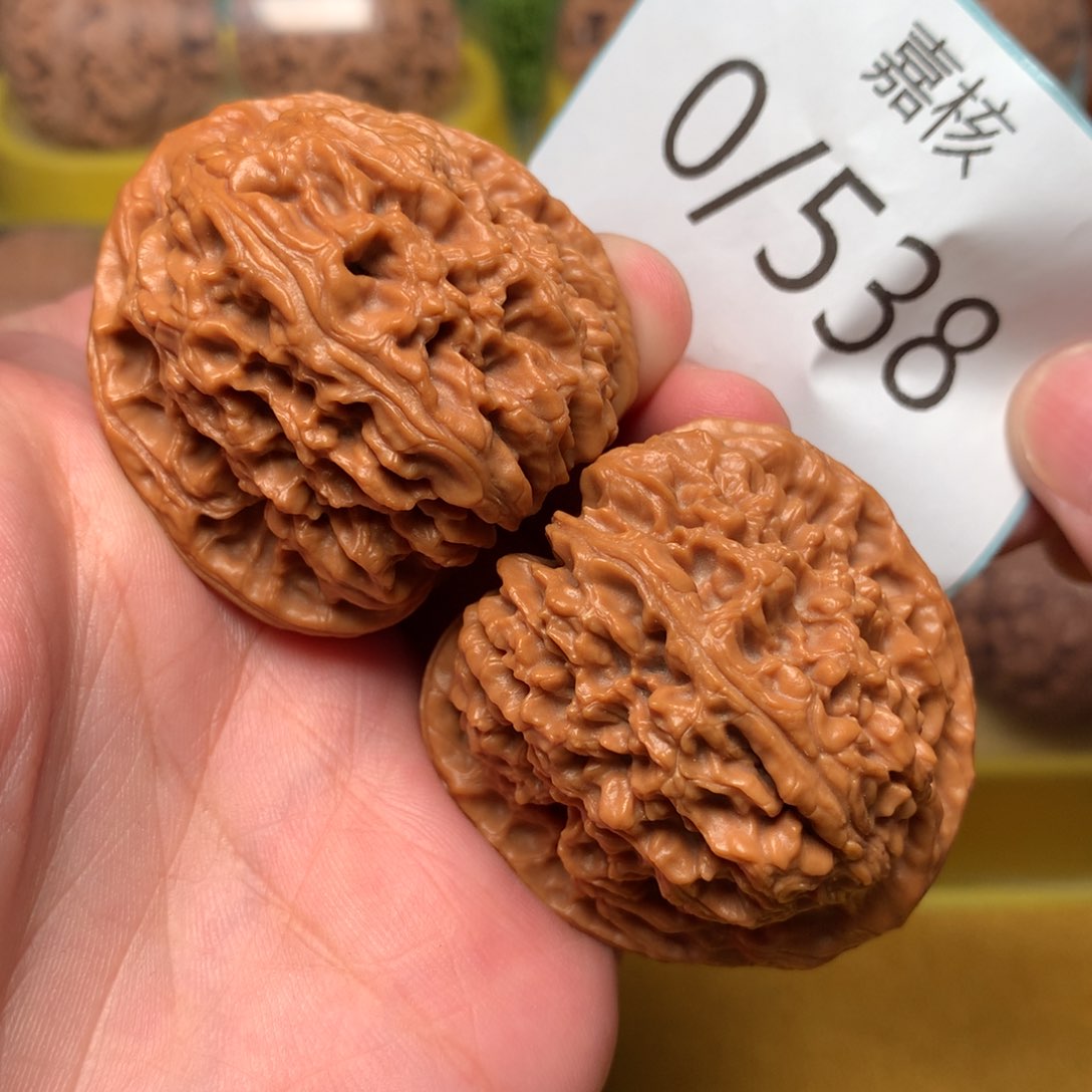 文玩核桃把件红皮炮弹南疆石42