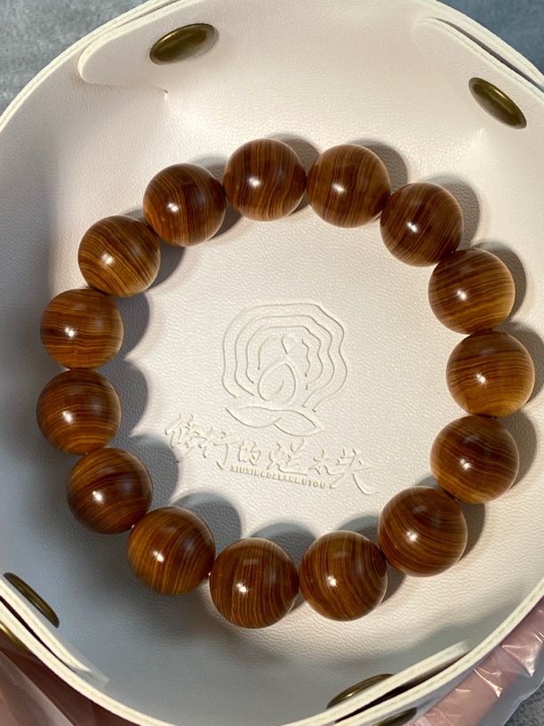 崖柏手串 1.5J品黑油 统一度高 荧光超好 密度高 油性好 味道香