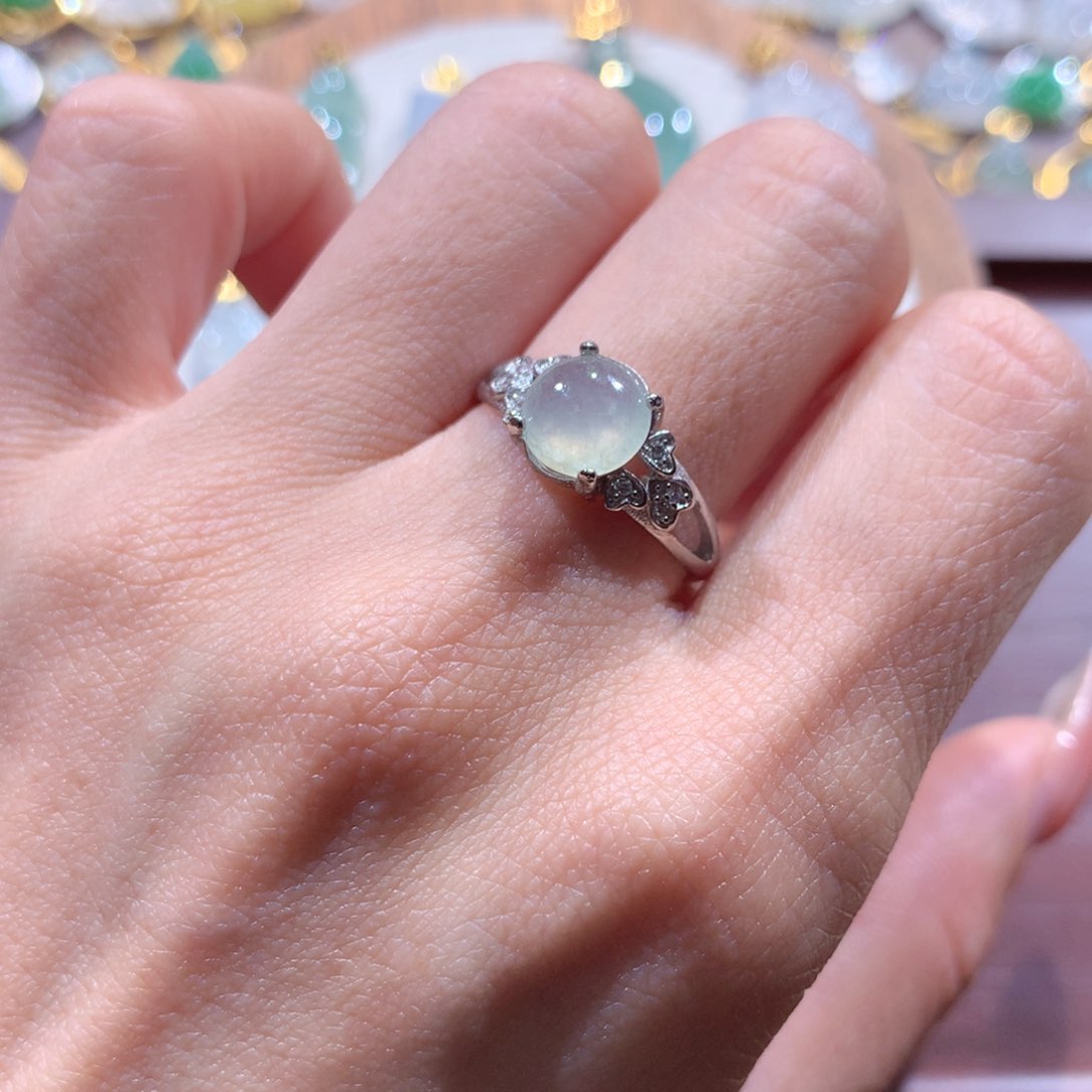 翡翠挂件未镶嵌翡翠