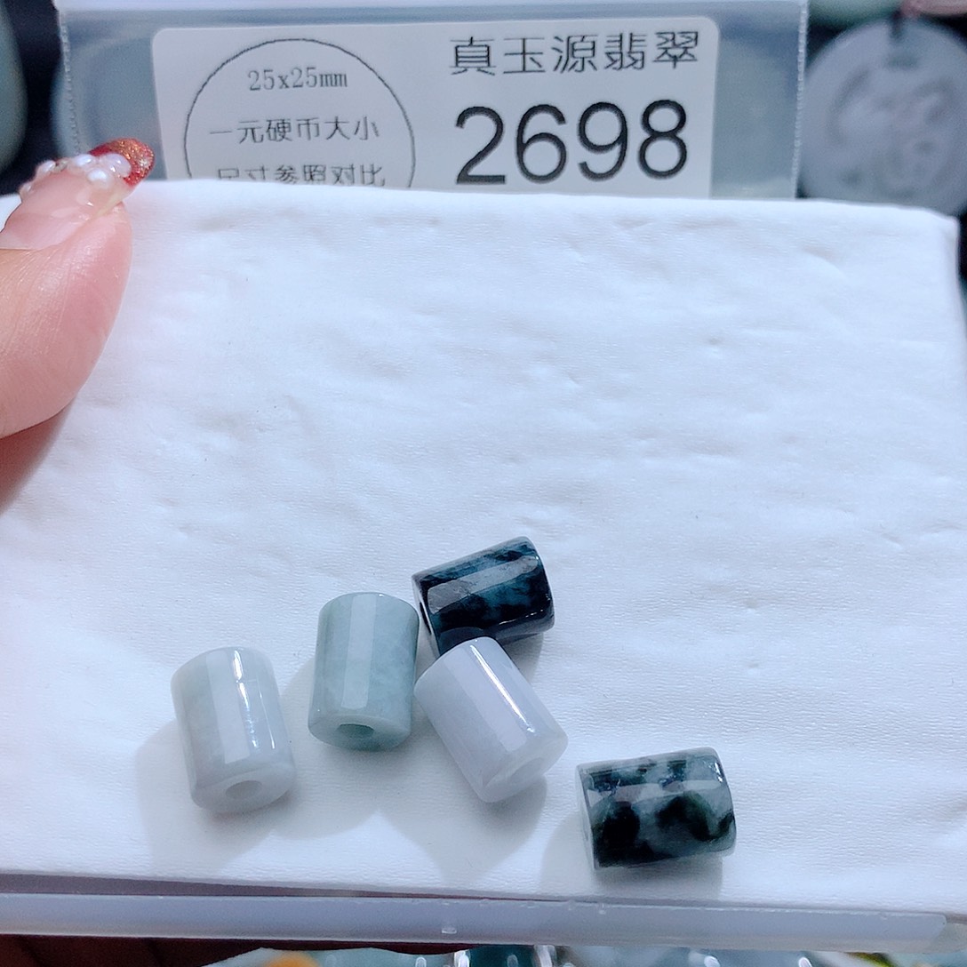 翡翠颈饰未镶嵌2698。