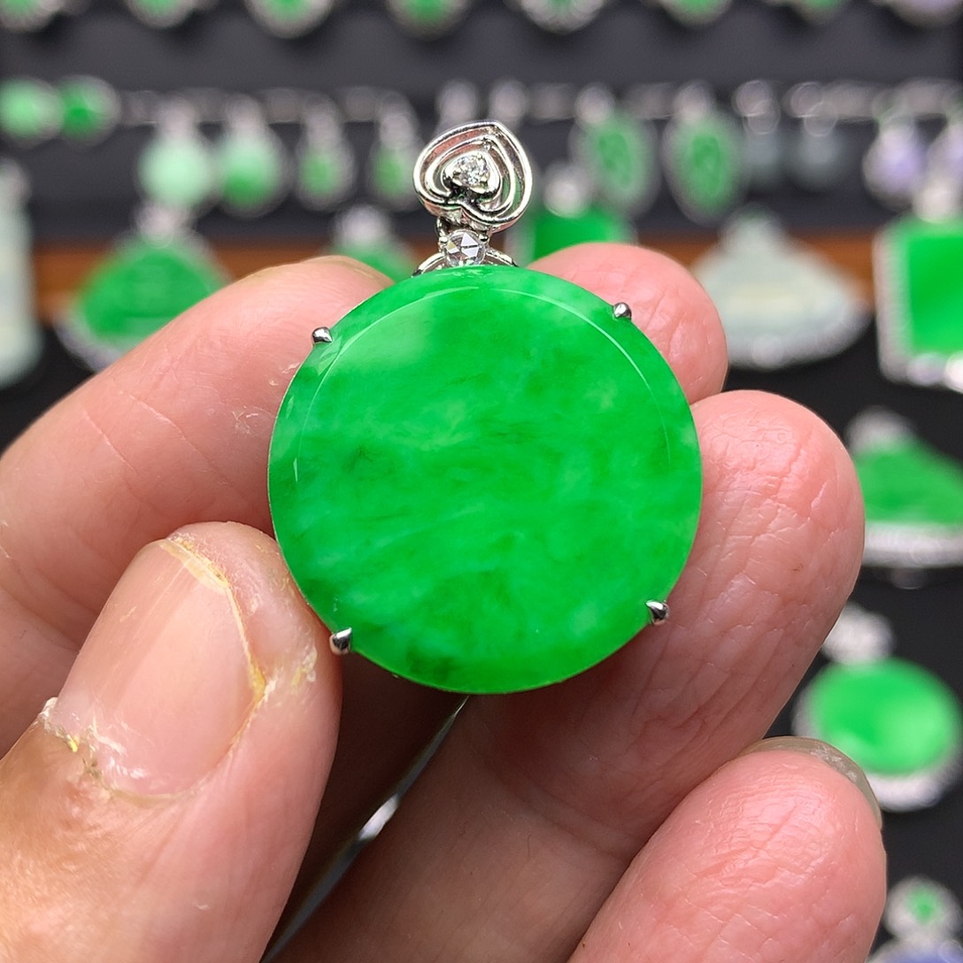 翡翠颈饰18K金镶嵌吊坠