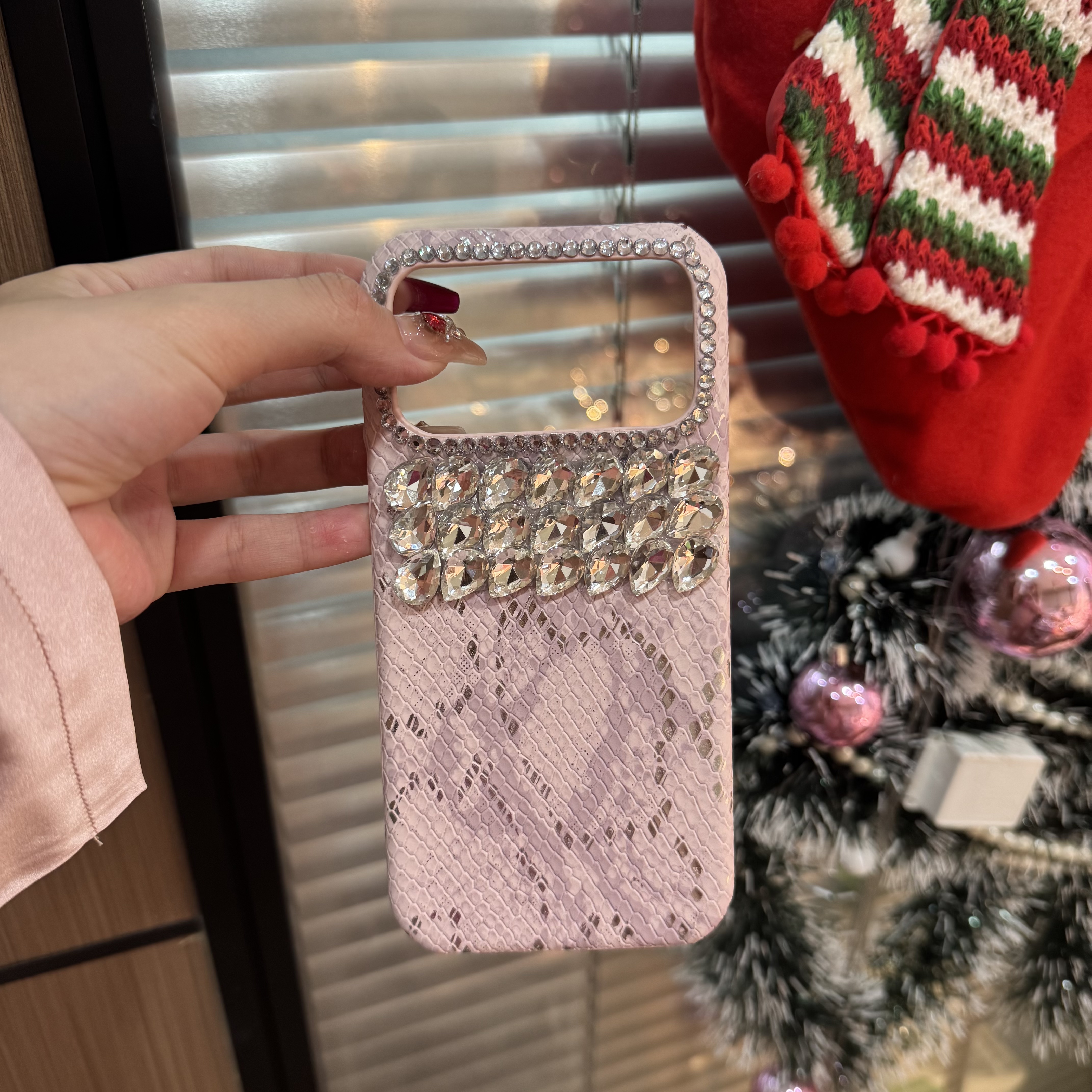 原创轻奢风蛇皮纹手作水滴钻适用于iPhone15半包16pro/17promax壳